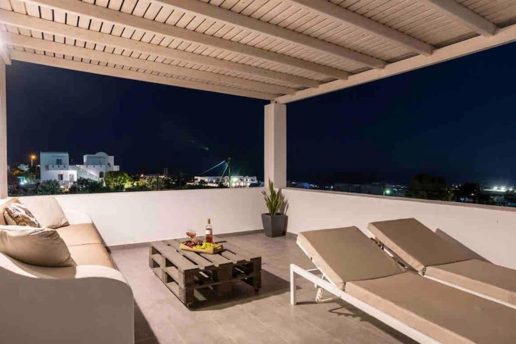 In The Heart Of Fira & Free Pool - Nychteri Suite Ngoại thất bức ảnh
