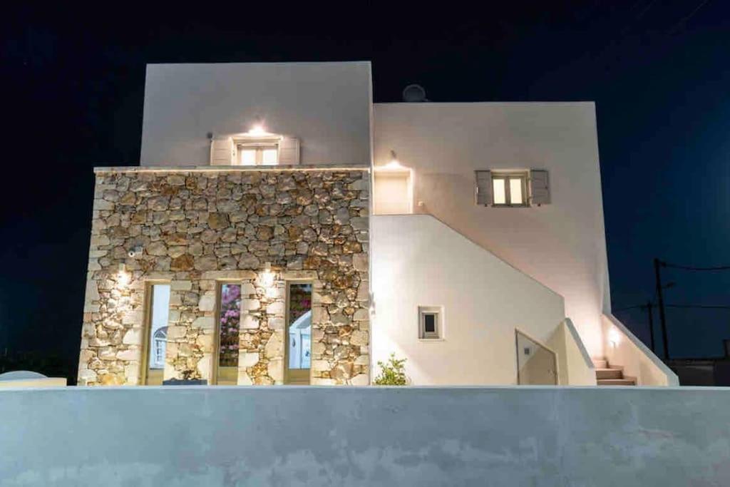 In The Heart Of Fira & Free Pool - Nychteri Suite Ngoại thất bức ảnh