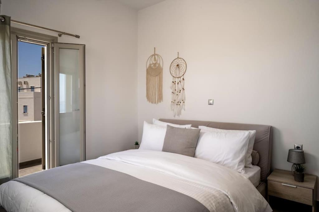 In The Heart Of Fira & Free Pool - Nychteri Suite Ngoại thất bức ảnh