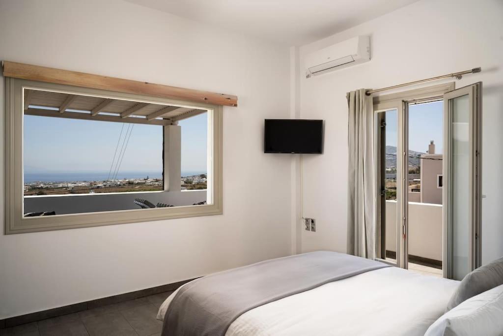 In The Heart Of Fira & Free Pool - Nychteri Suite Ngoại thất bức ảnh