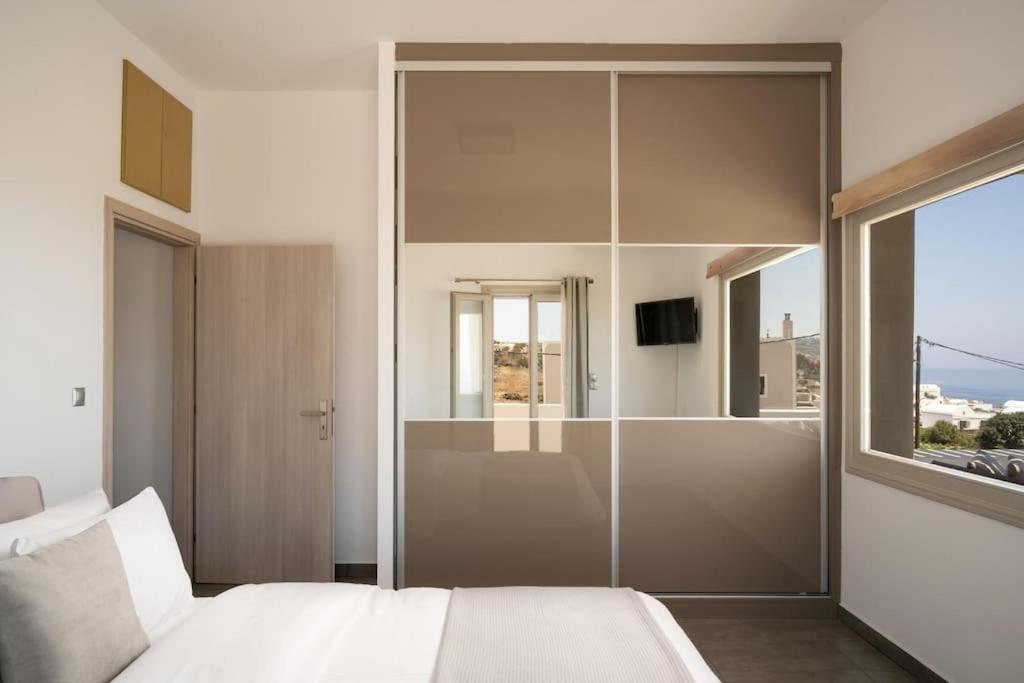 In The Heart Of Fira & Free Pool - Nychteri Suite Ngoại thất bức ảnh
