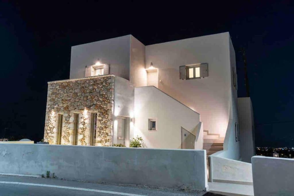 In The Heart Of Fira & Free Pool - Nychteri Suite Ngoại thất bức ảnh