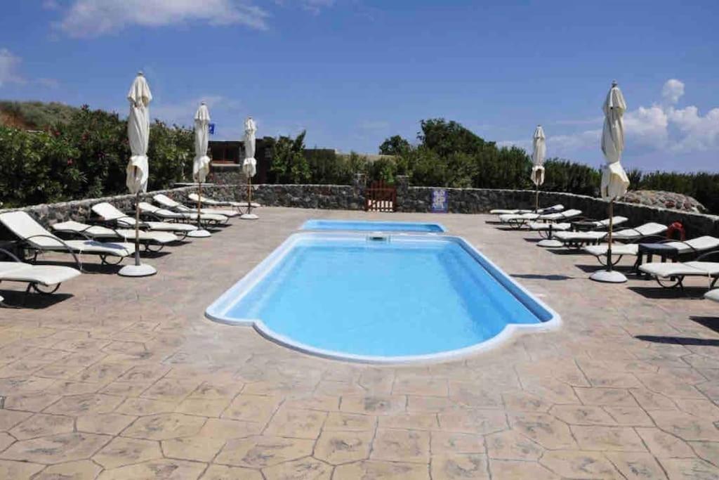 In The Heart Of Fira & Free Pool - Nychteri Suite Ngoại thất bức ảnh
