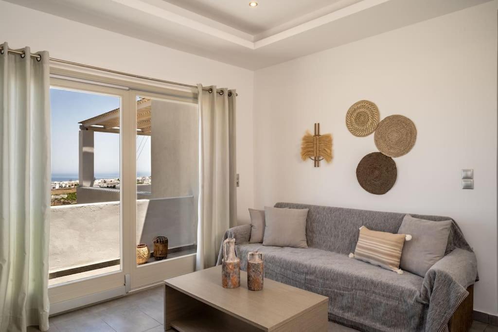 In The Heart Of Fira & Free Pool - Nychteri Suite Ngoại thất bức ảnh