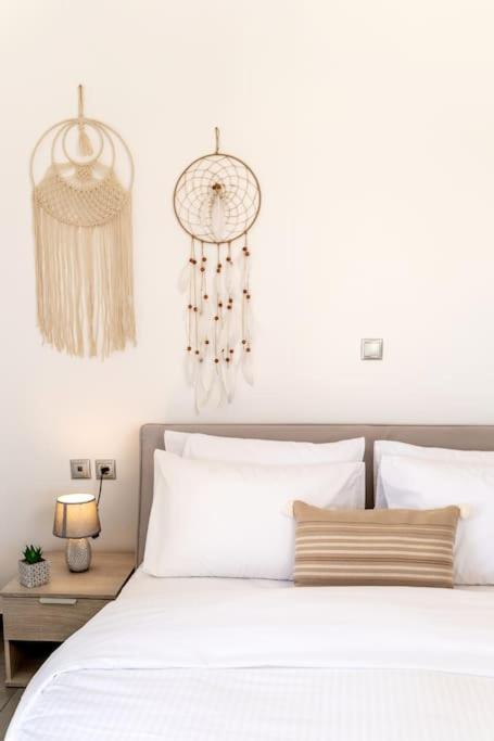 In The Heart Of Fira & Free Pool - Nychteri Suite Ngoại thất bức ảnh