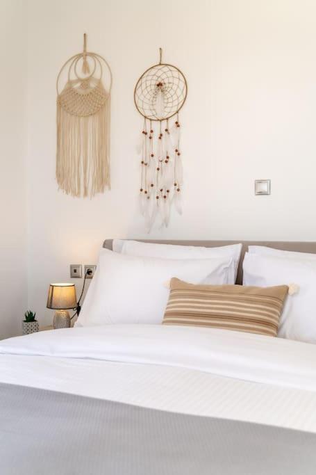 In The Heart Of Fira & Free Pool - Nychteri Suite Ngoại thất bức ảnh