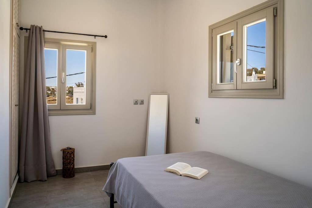 In The Heart Of Fira & Free Pool - Nychteri Suite Ngoại thất bức ảnh