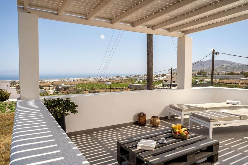 In The Heart Of Fira & Free Pool - Nychteri Suite Ngoại thất bức ảnh