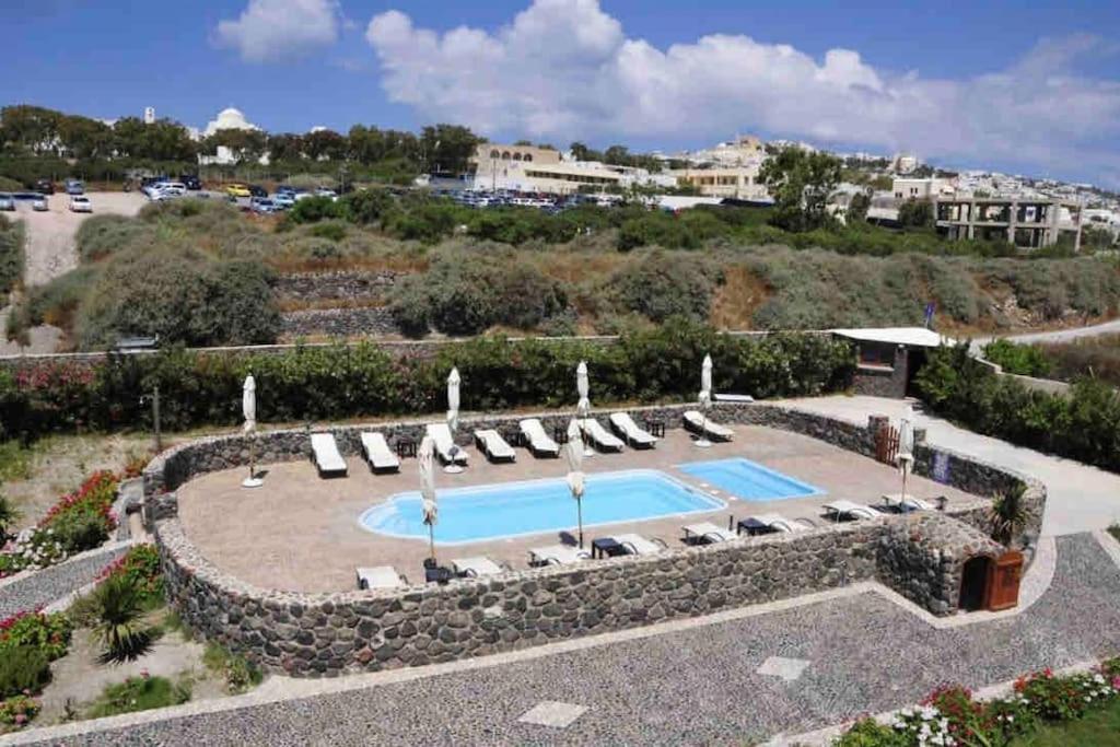 In The Heart Of Fira & Free Pool - Nychteri Suite Ngoại thất bức ảnh