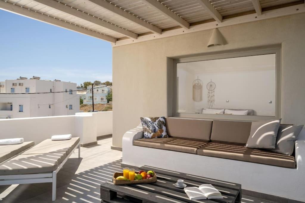 In The Heart Of Fira & Free Pool - Nychteri Suite Ngoại thất bức ảnh