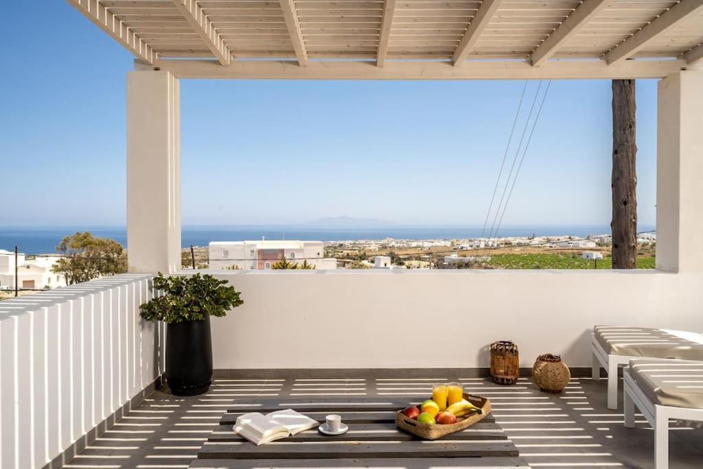 In The Heart Of Fira & Free Pool - Nychteri Suite Ngoại thất bức ảnh