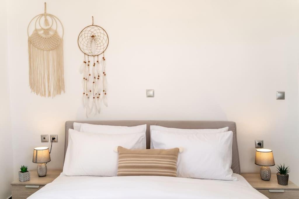 In The Heart Of Fira & Free Pool - Nychteri Suite Ngoại thất bức ảnh