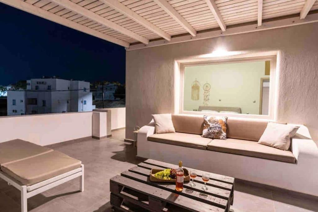 In The Heart Of Fira & Free Pool - Nychteri Suite Ngoại thất bức ảnh