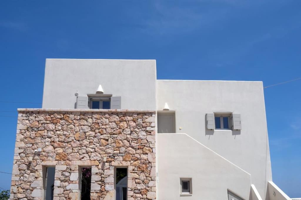 In The Heart Of Fira & Free Pool - Nychteri Suite Ngoại thất bức ảnh